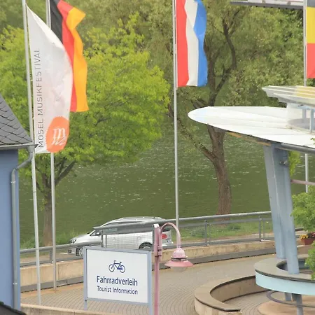 Гостевой дом Wein Und Gaestehaus Huels Креф