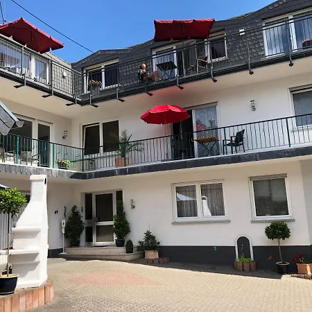 Wein Und Gaestehaus Huels Гостевой дом Креф