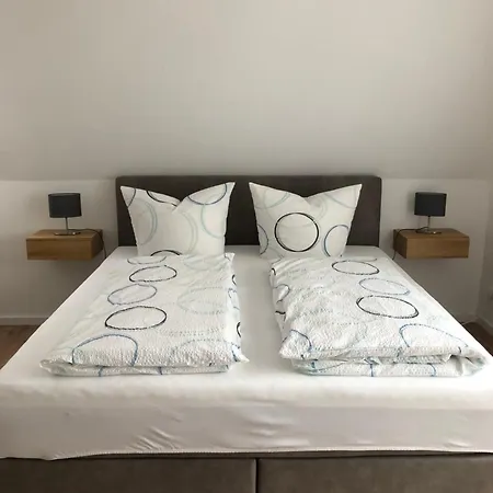 Wein Und Gaestehaus Huels Гостевой дом Креф