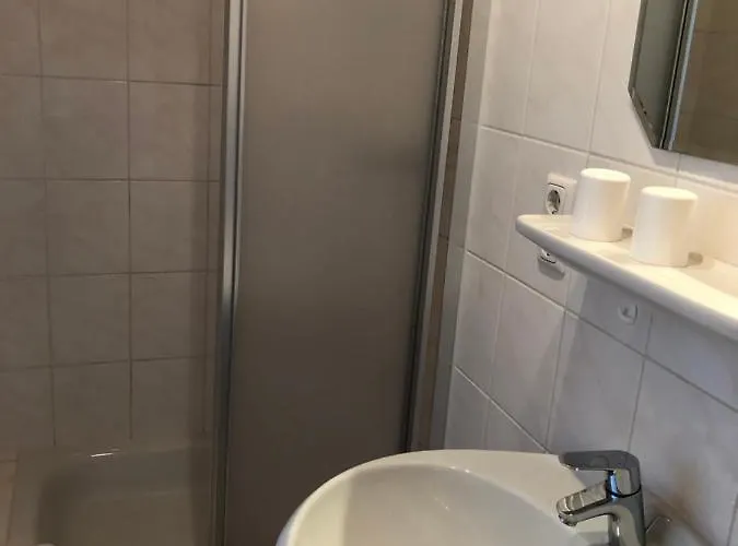 Wein Und Gaestehaus Huels Pensionat 3*